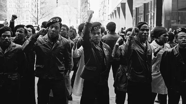 13 Choses que vous ne saviez probablement pas sur le Black Panther Party maroons.black